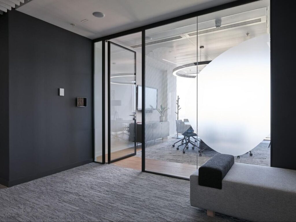 aluminum frame interior décor tips