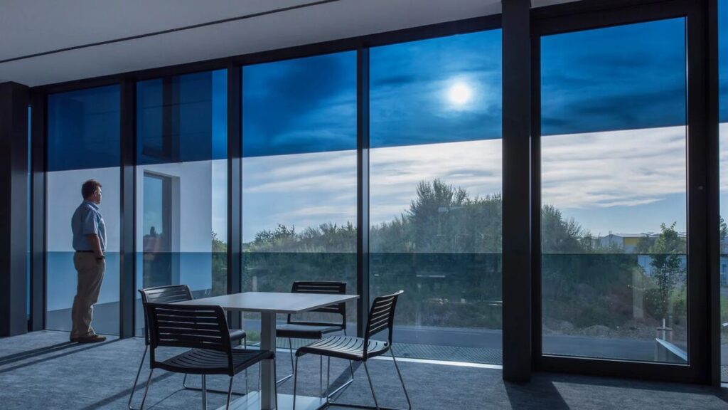 Electrochromic glass windows