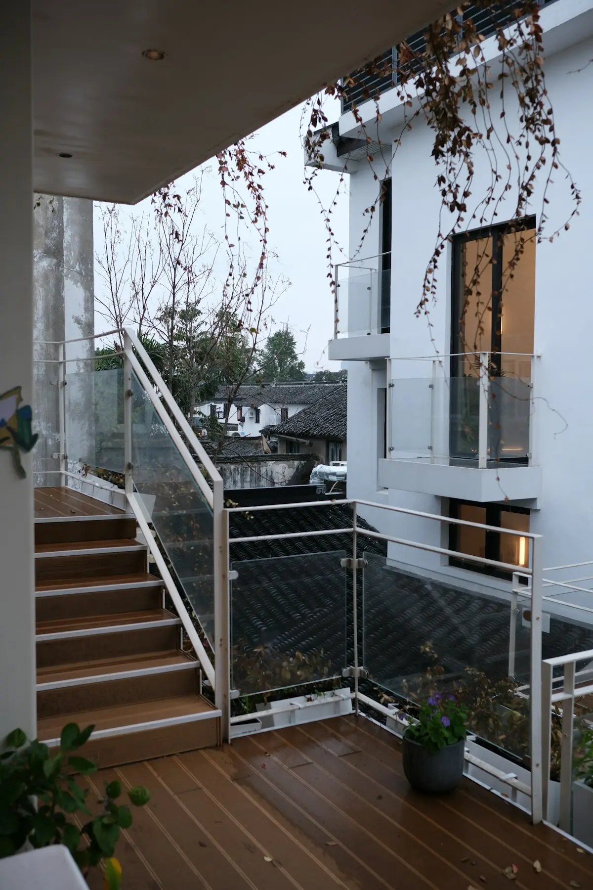 glass railing staircase Staircase with toughened glass railings